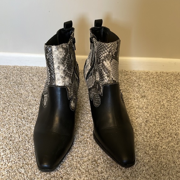 Best in the west booties size 9 snakeskin - Picture 4 of 5